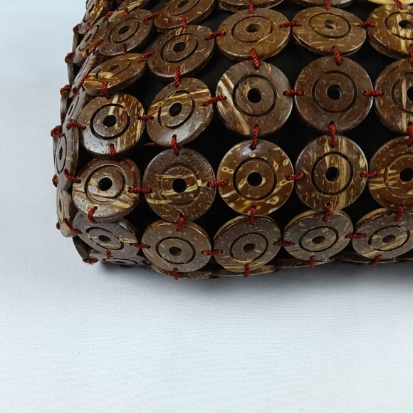 Wooden Womens Hawaiian Handbag. - Picture 5 of 14